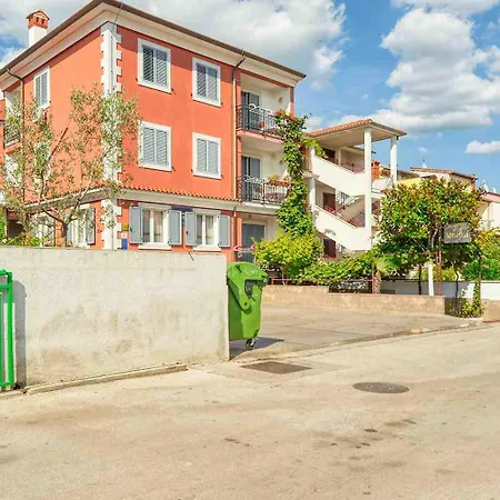 Vesna 2 With Terrace דירה רוביני